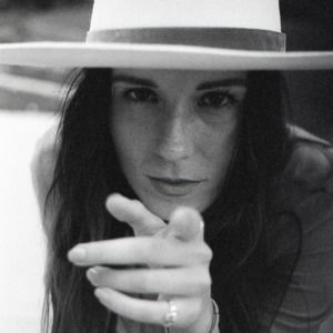 Meet your Posher, Amaris